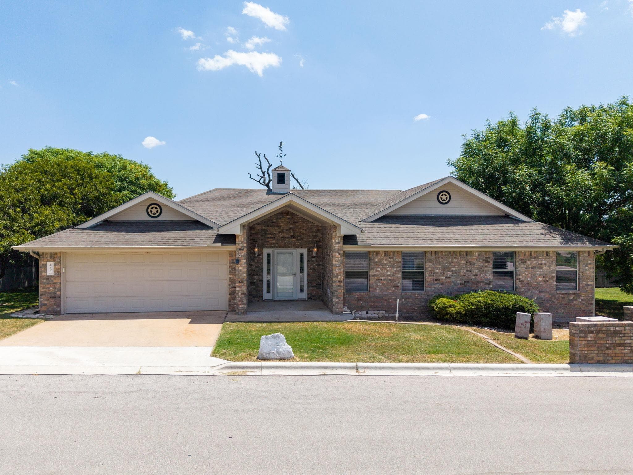 1204 Applewood Dr E