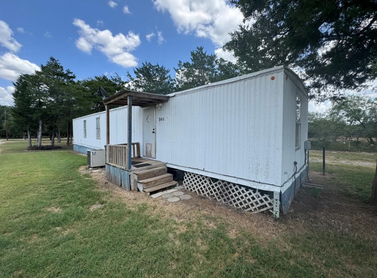 301 Whitetail Ln