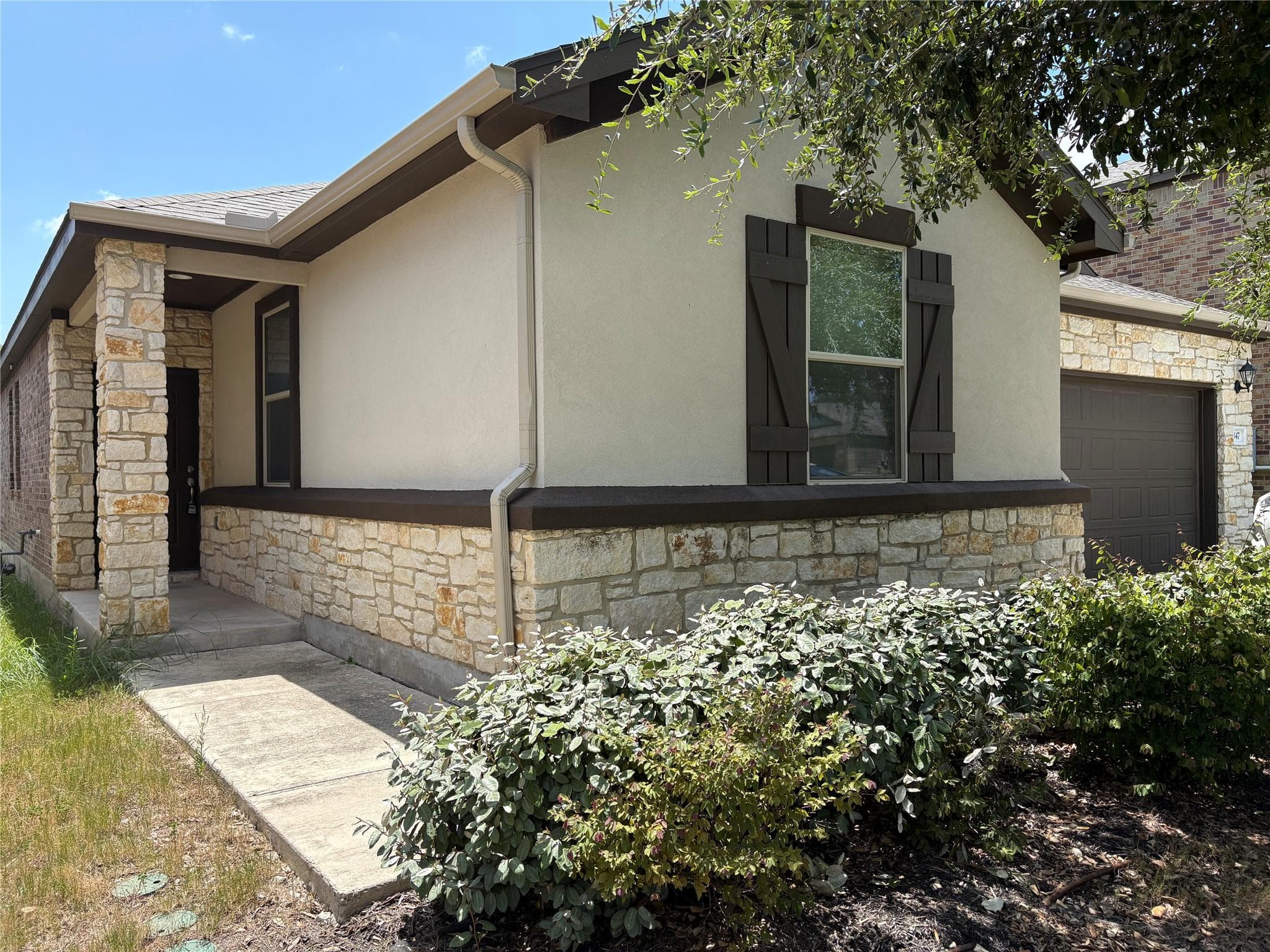 147 Mary Max Cir