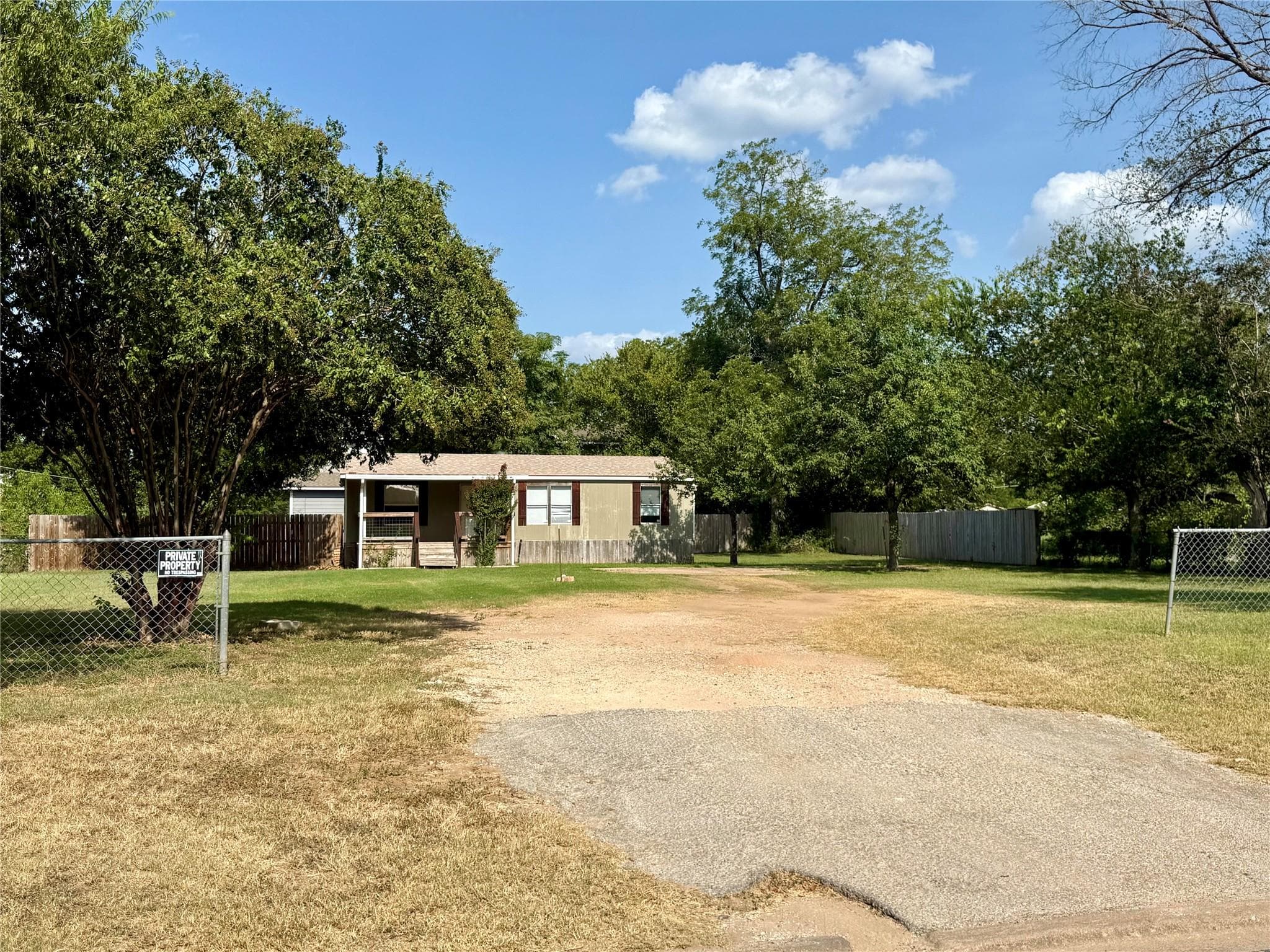 2001 Pecan St