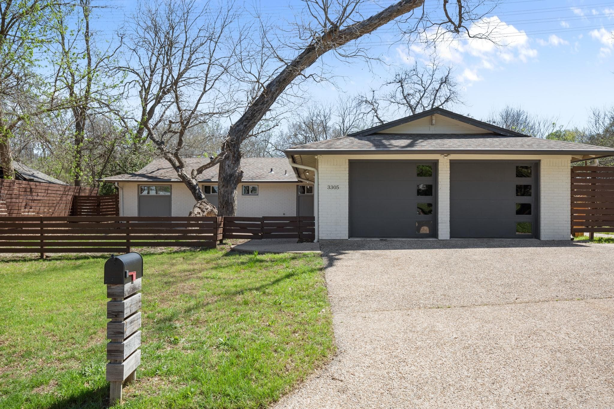 3305  Santa Monica Dr