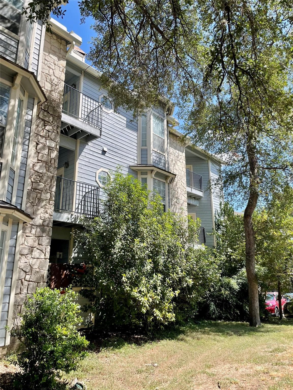 3111  Tom Green St  #302