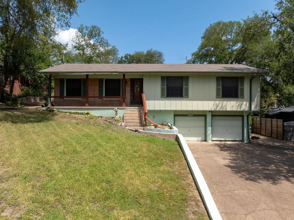 2906  Oakhaven Dr