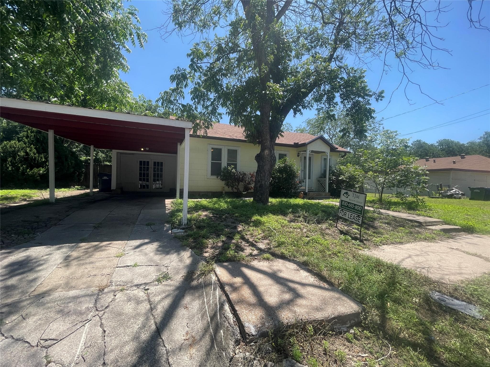 607  N Main St