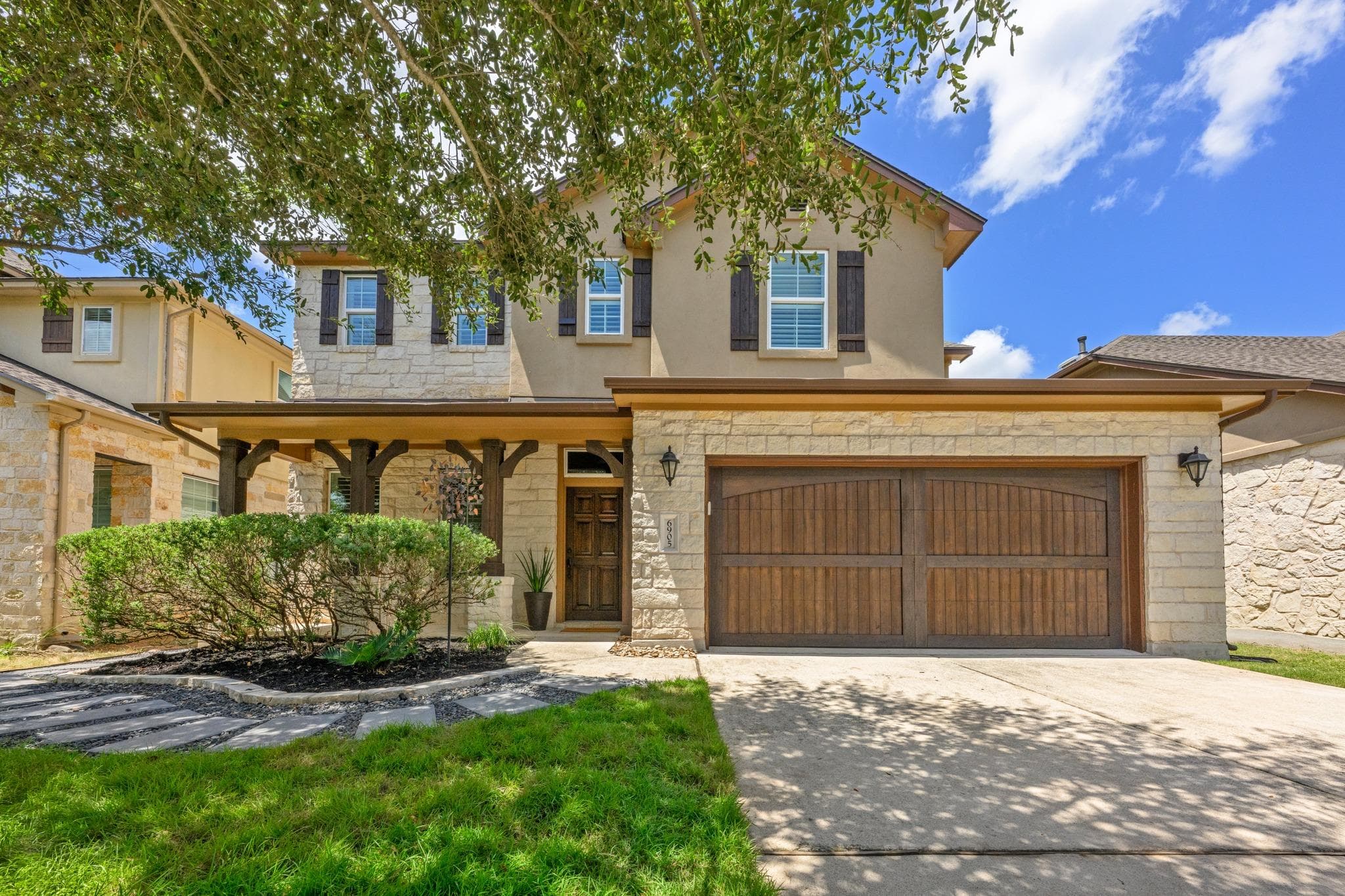 6905 Estana Ln