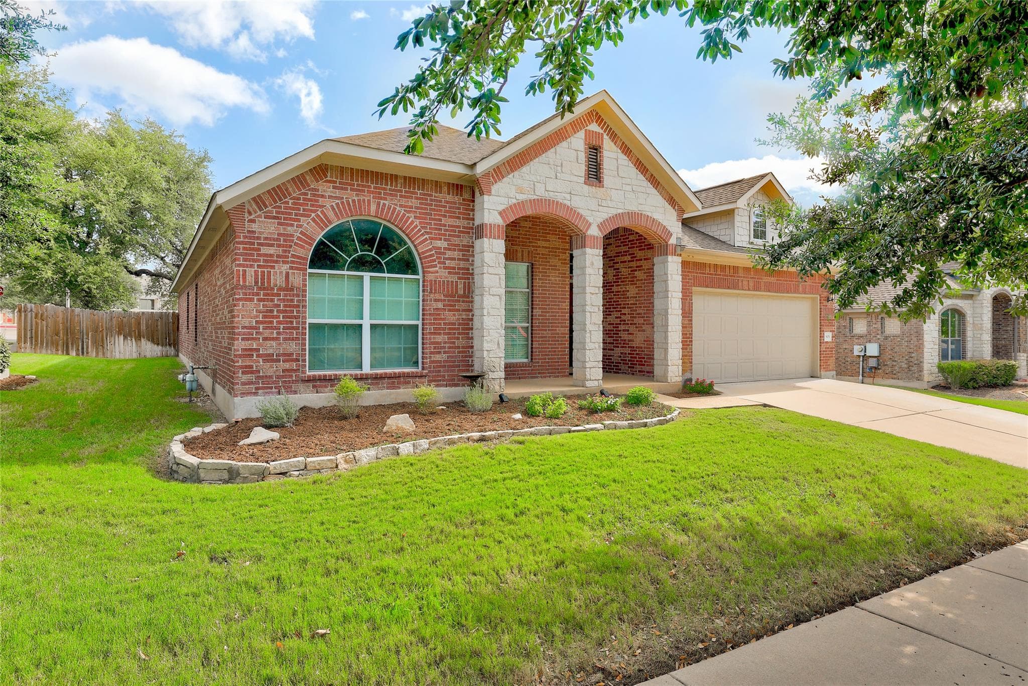 903  Madrone Dr