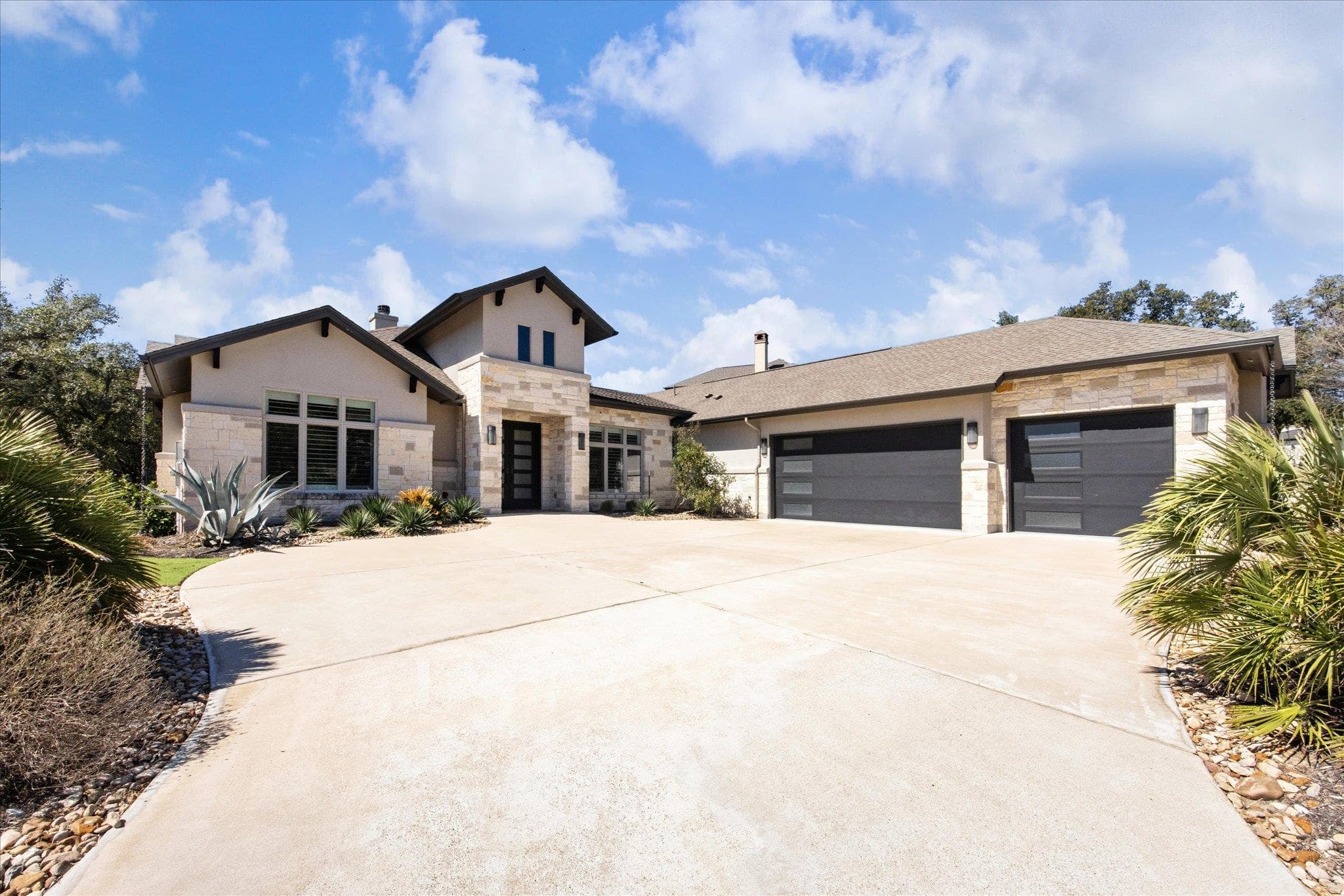 2604 Arion Cir
