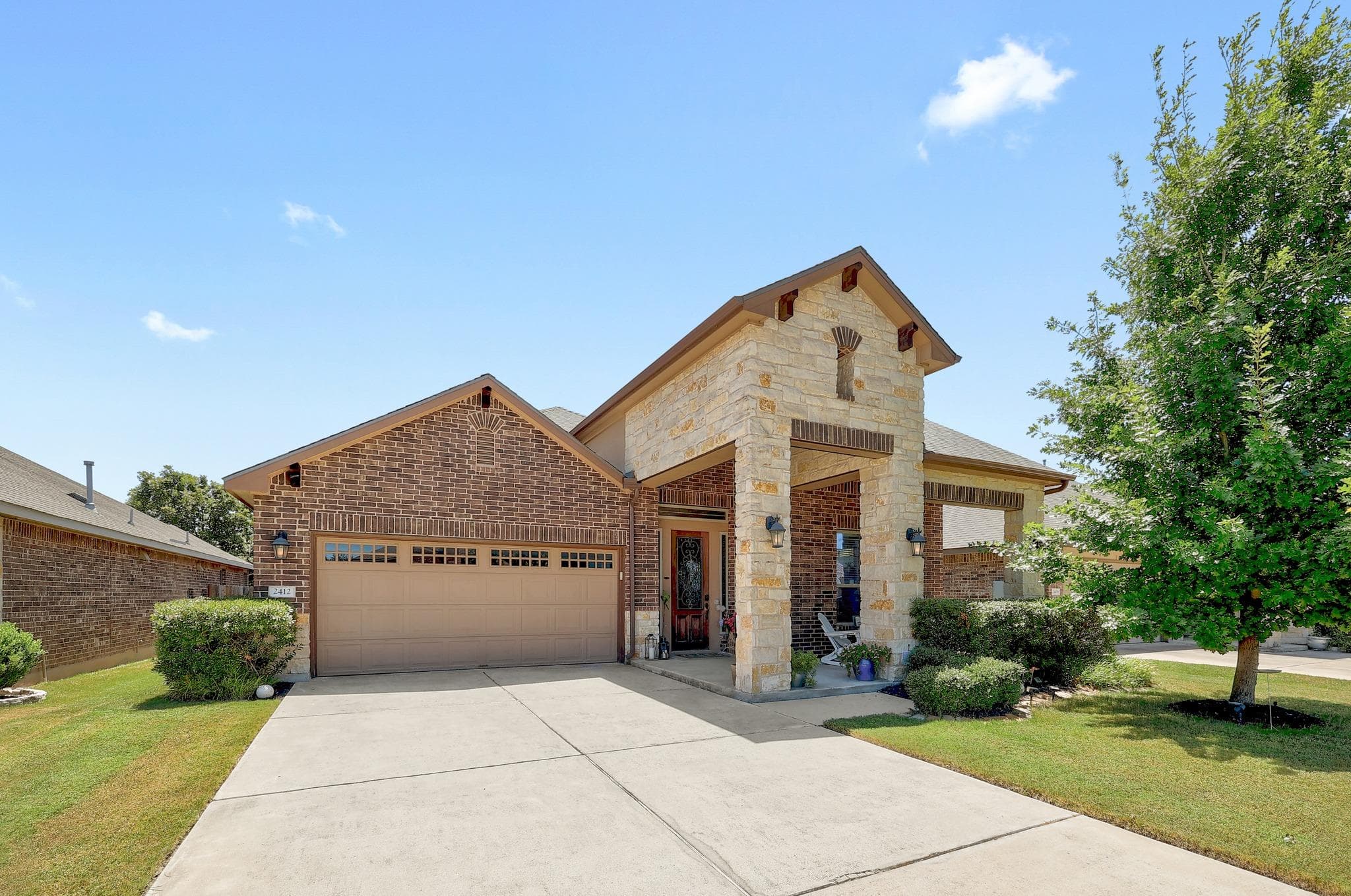 2412 Leonards Pass