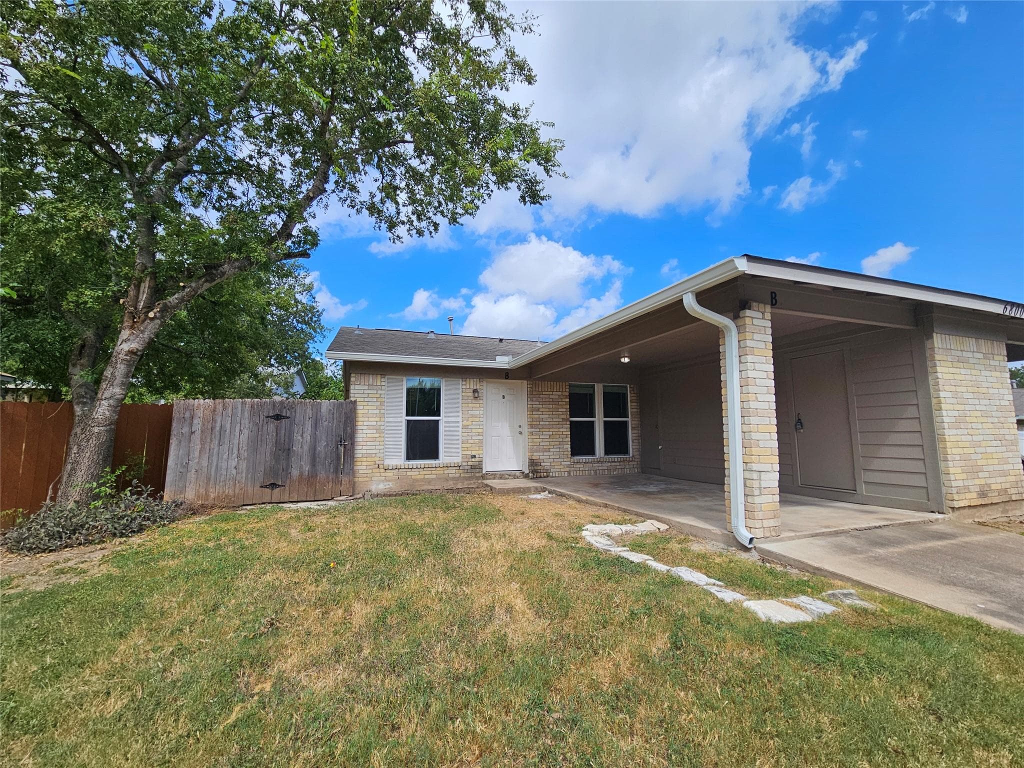 6800  Lunar Dr  #B