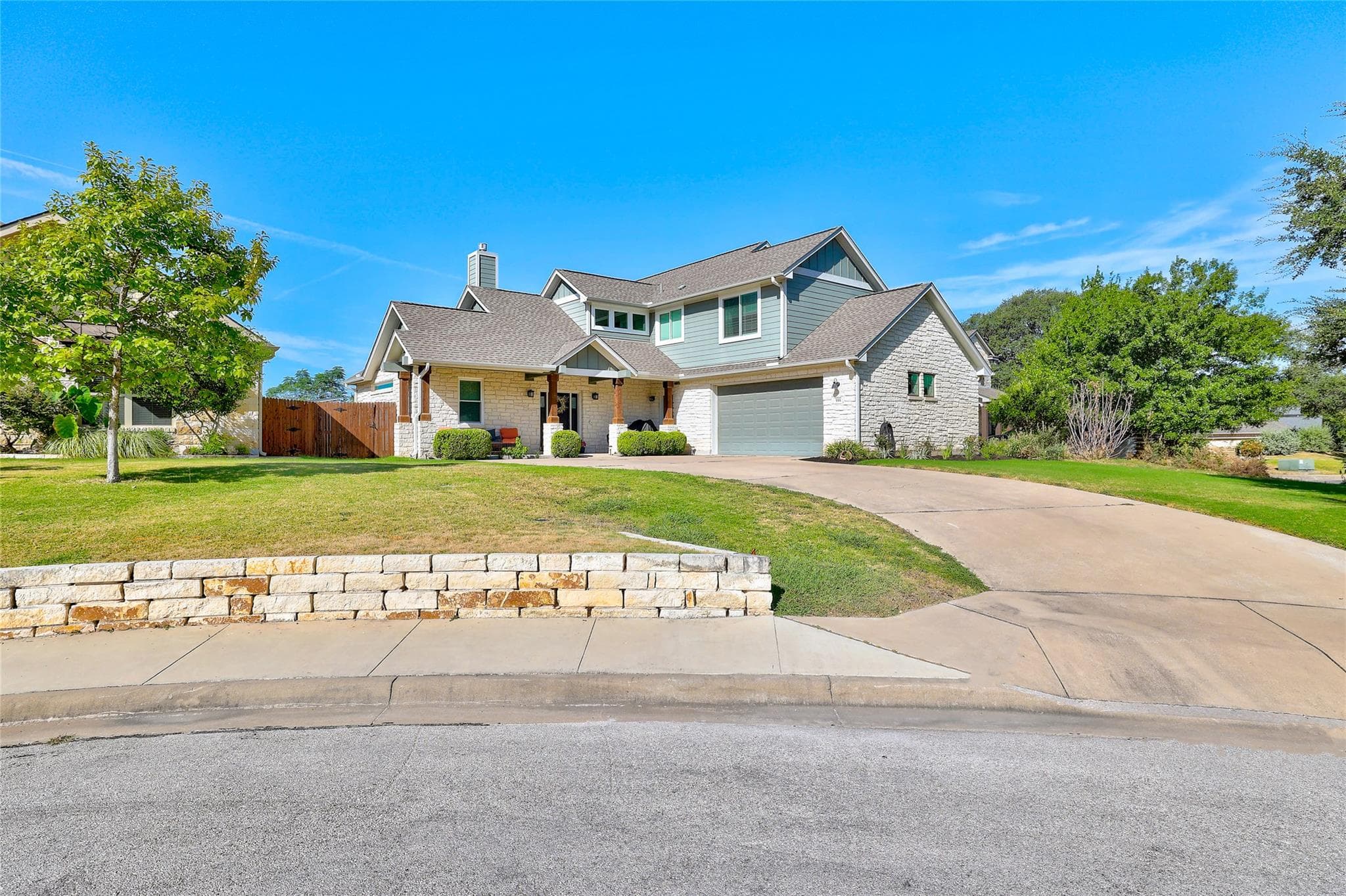 555 River Bluff Cir