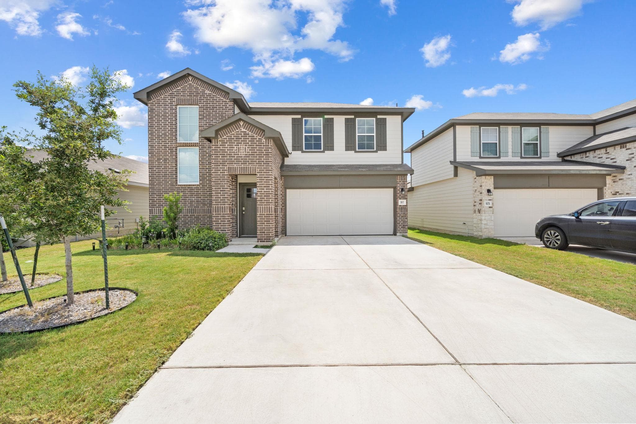 917  Lake Sweetwater Ln