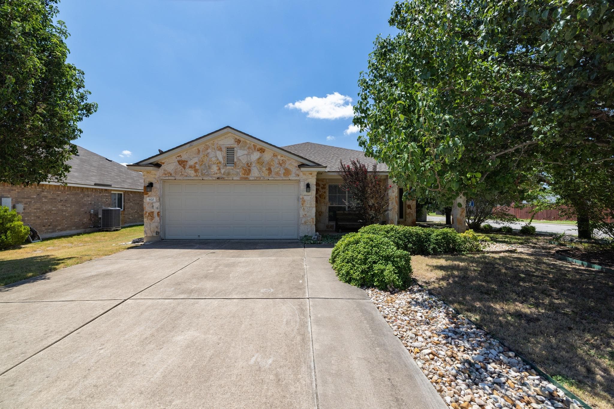 920  Flanagan Dr