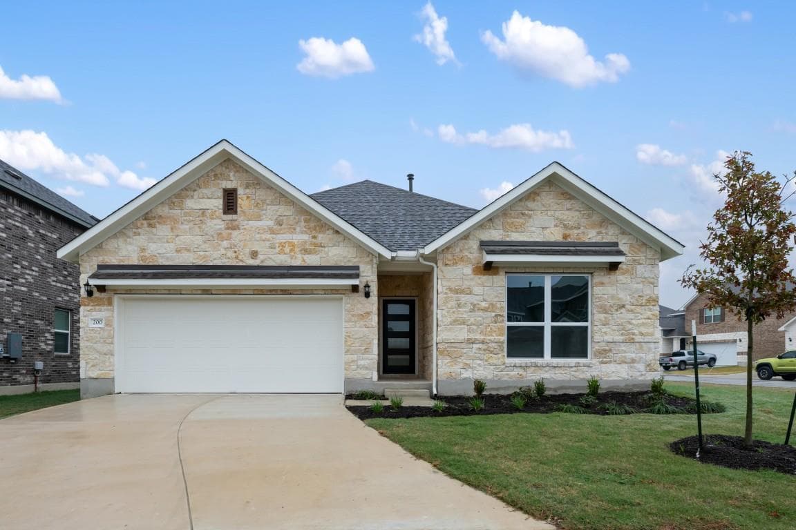 313 Possumhaw Ln