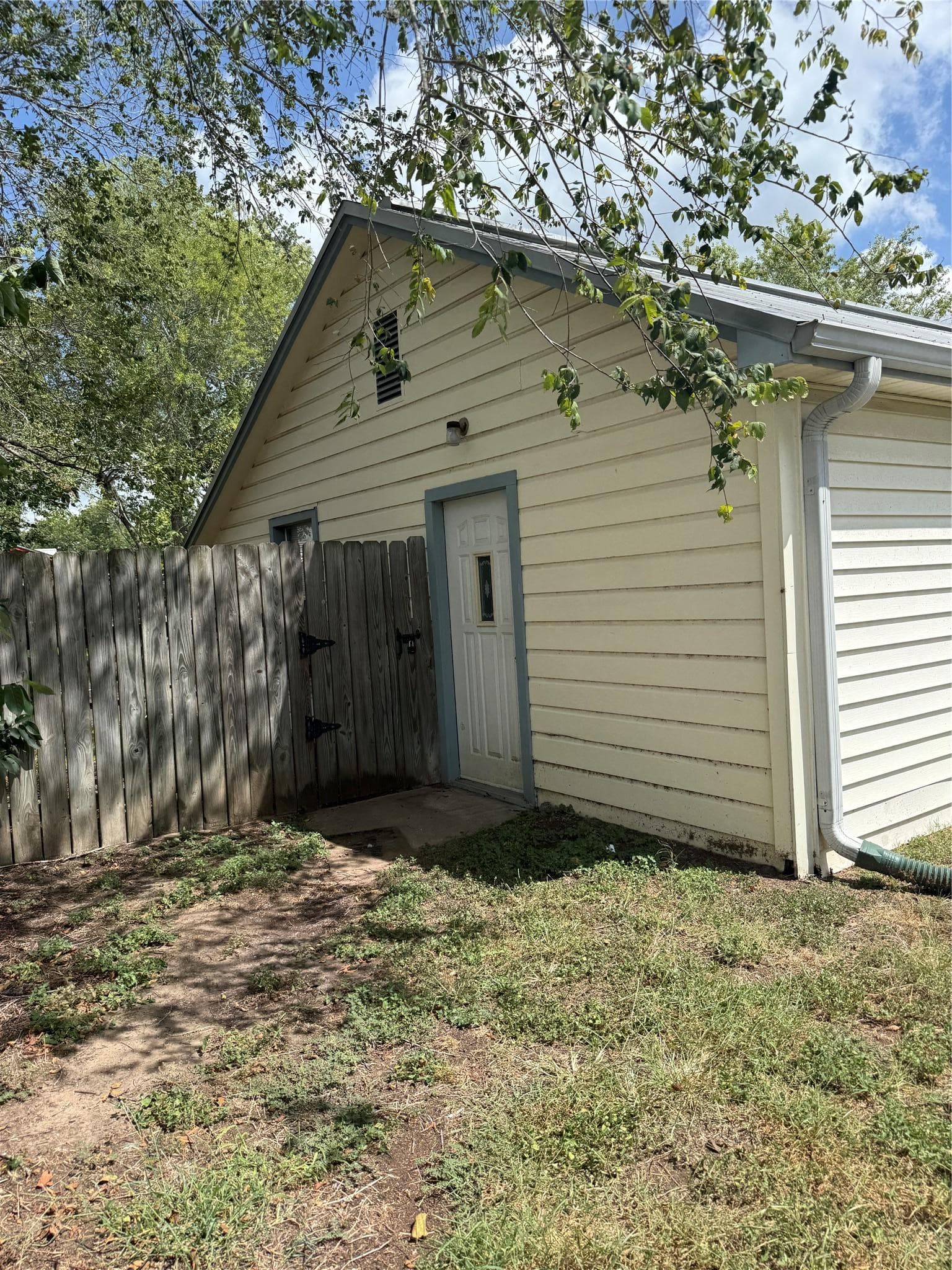 231 E Live Oak St  #B