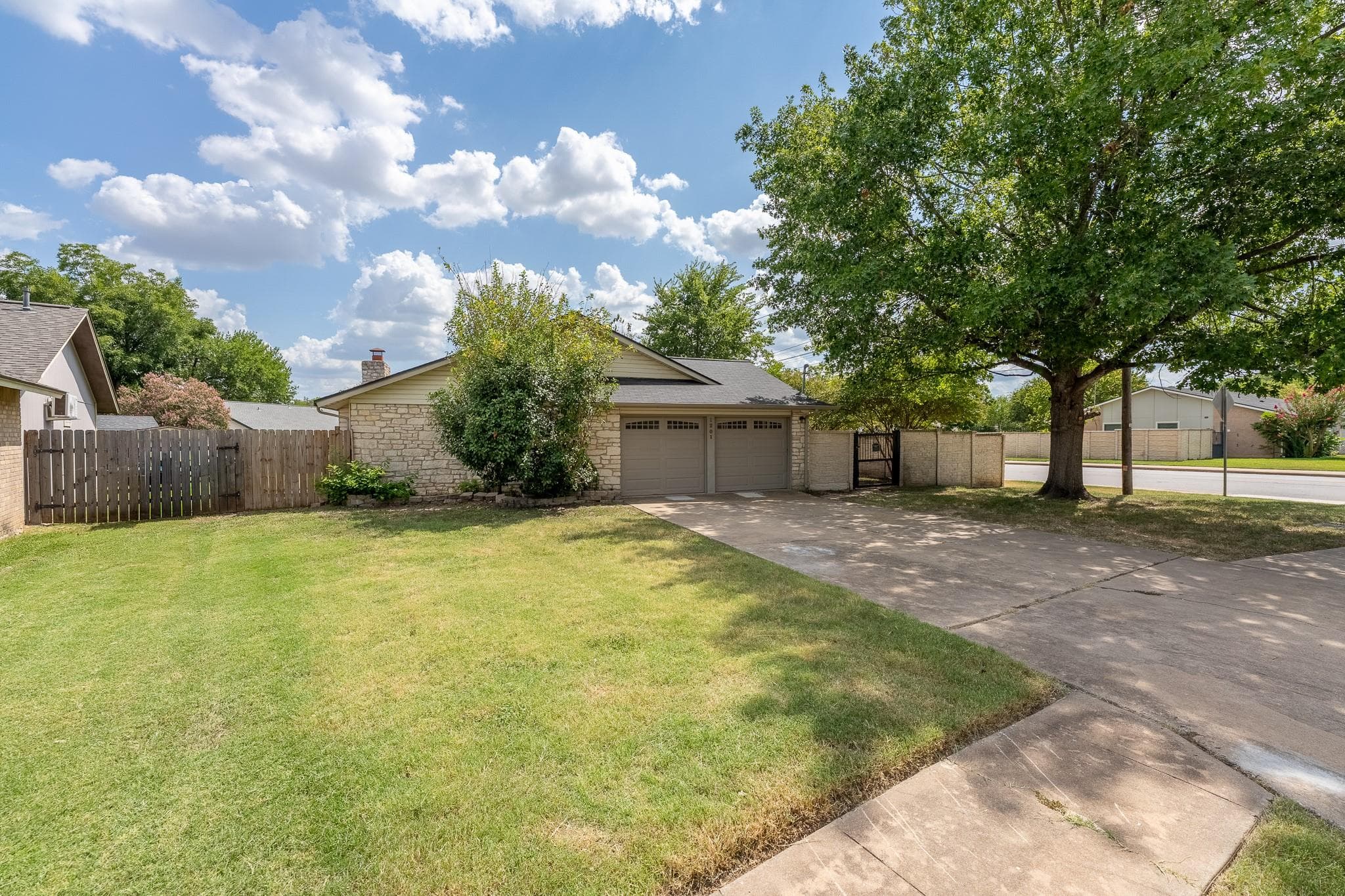 1201  Wayne Dr