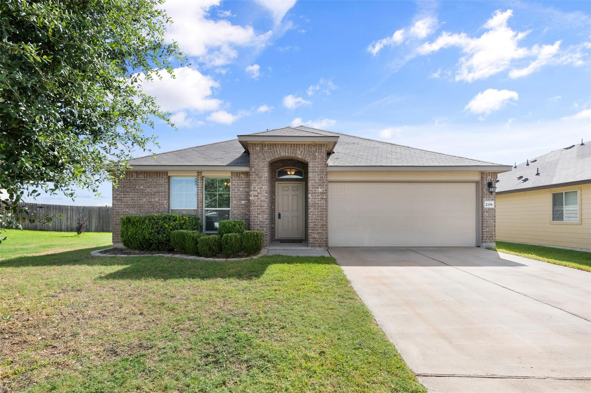 208  Plata Ln