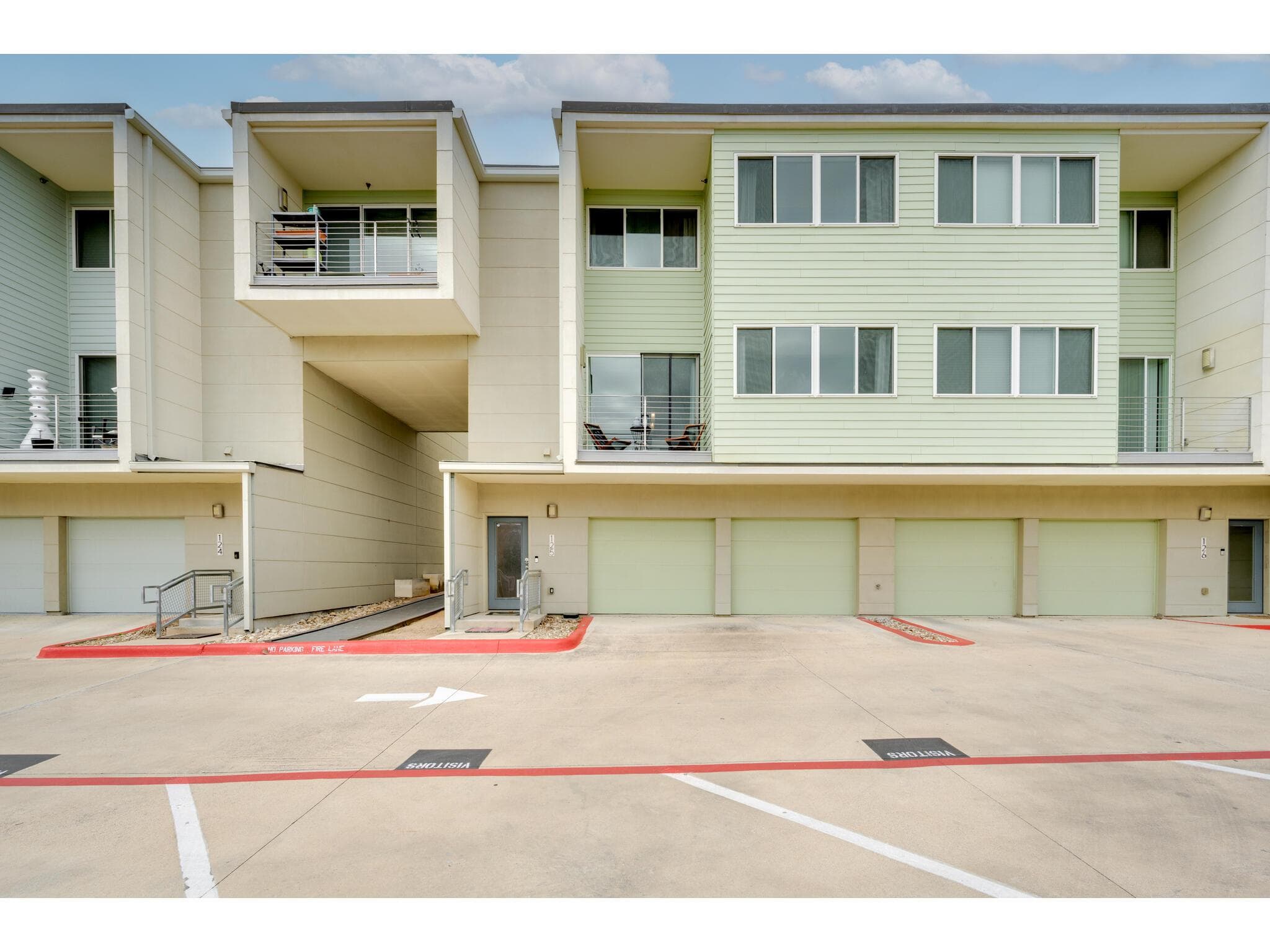 604 N Bluff Dr  #205