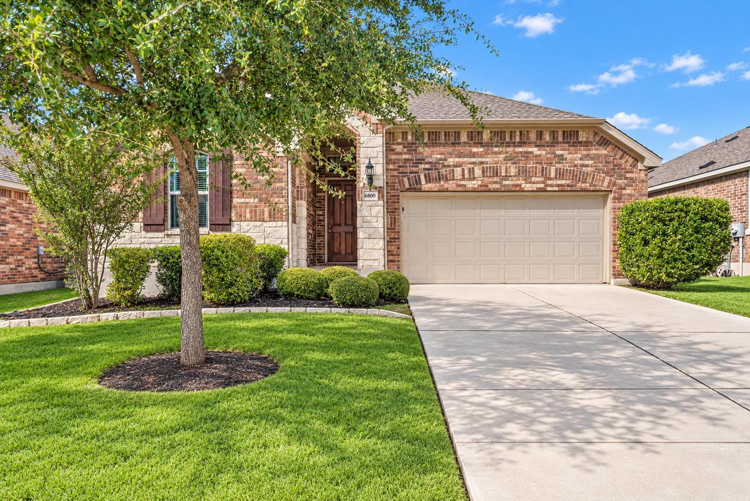 6800  Catania Loop