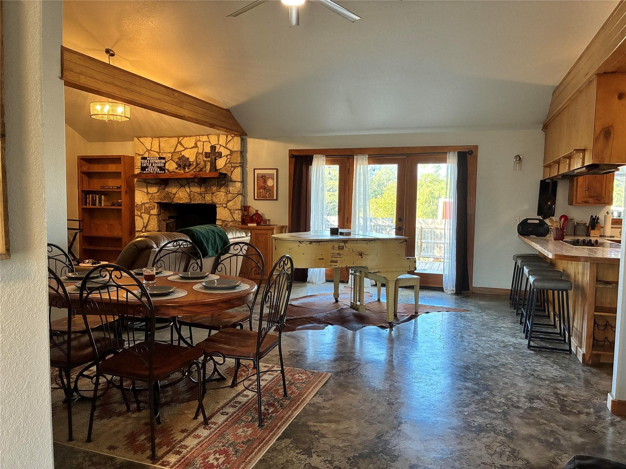 101  River Park Dr