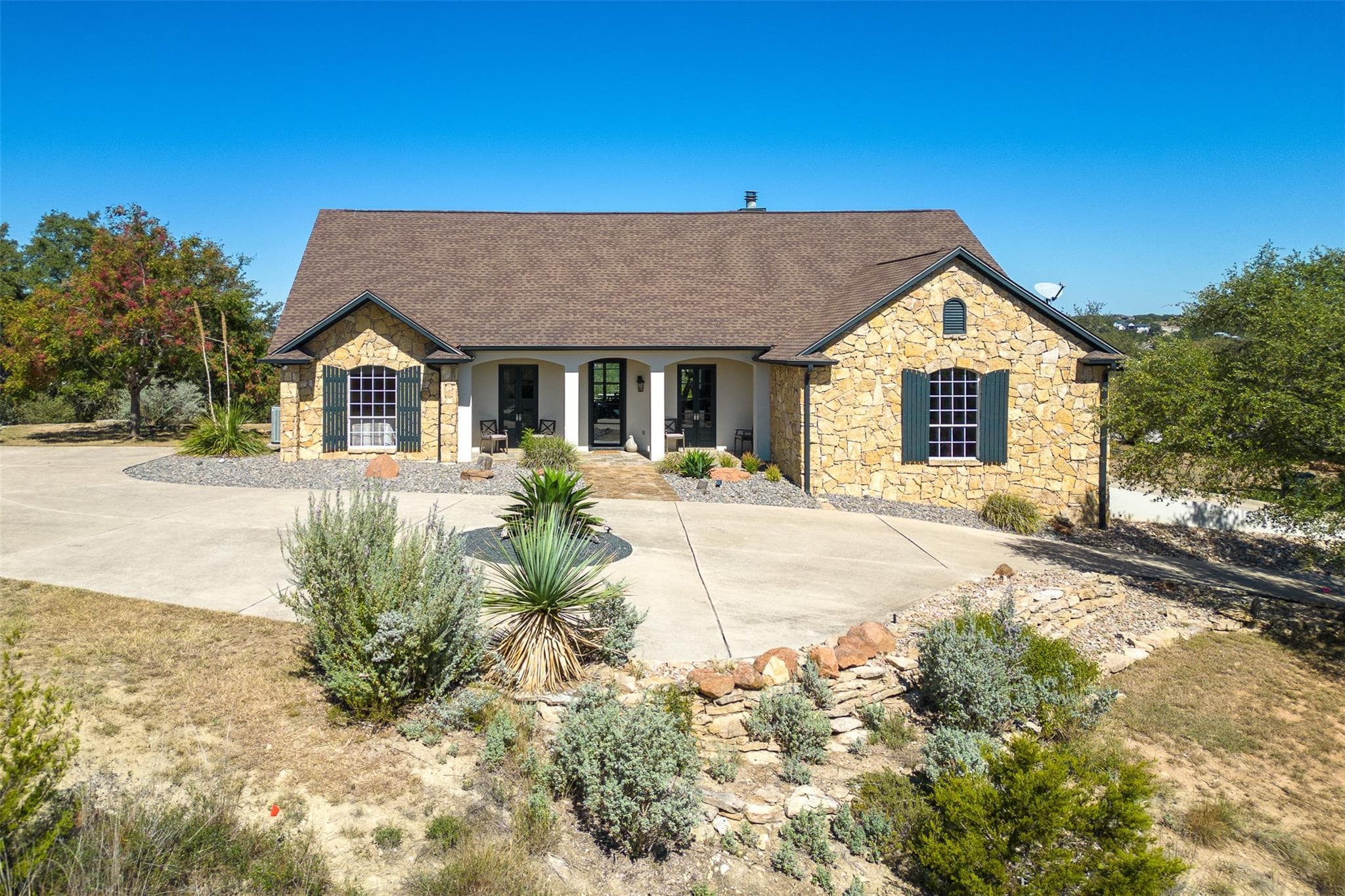 702 E Summit Dr