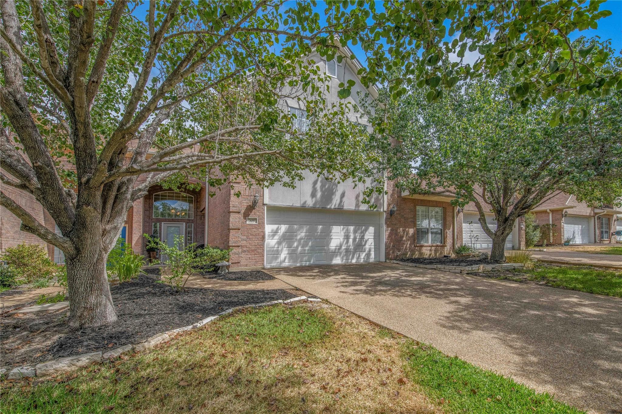 305  Chimney Hill Dr