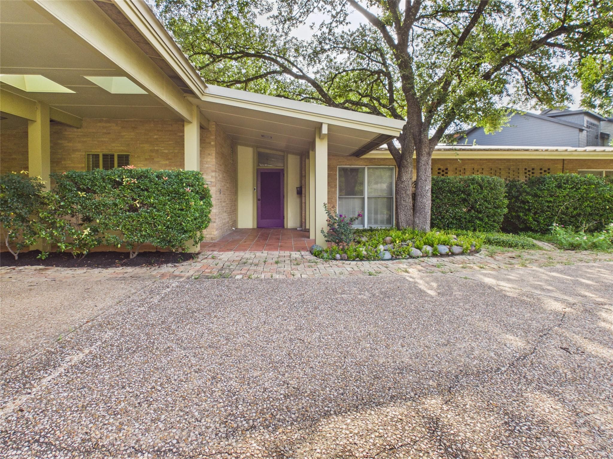 1202  Belmont Pkwy