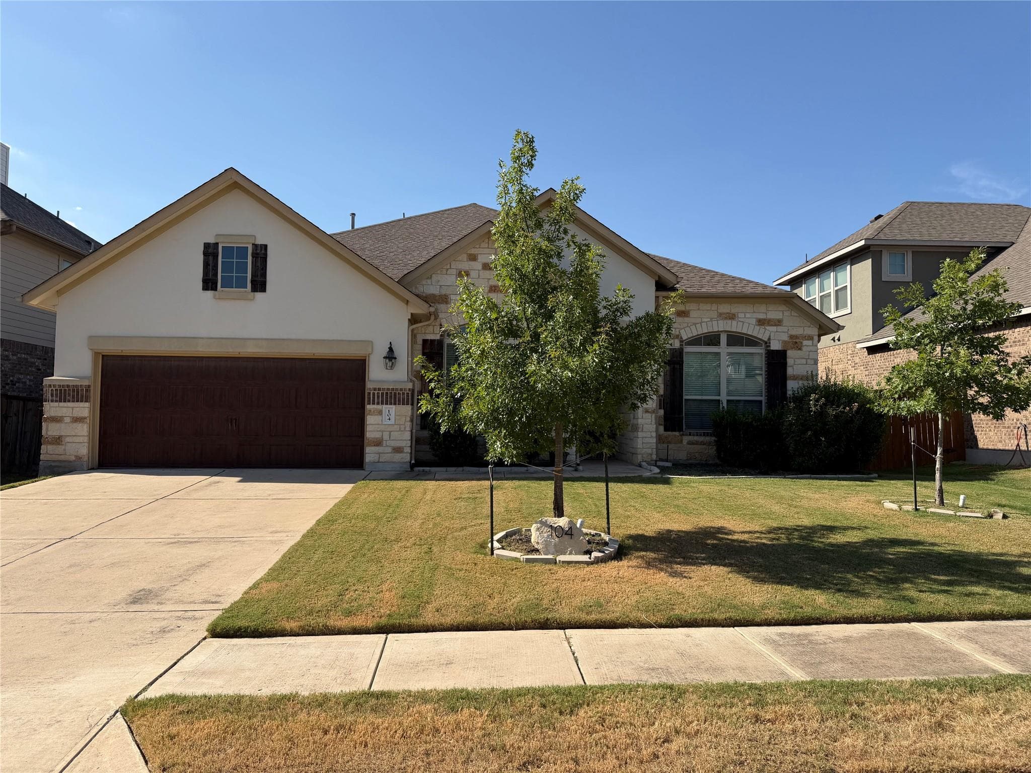 104 Canyon Lake Ln