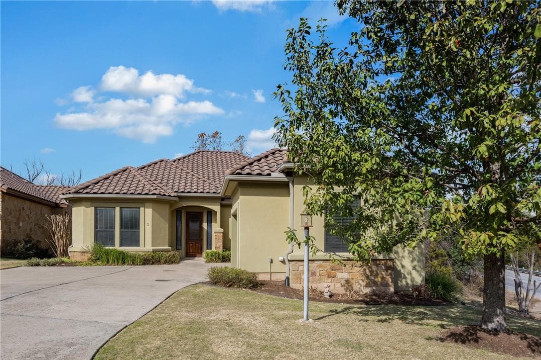 1 Chandon Ln
