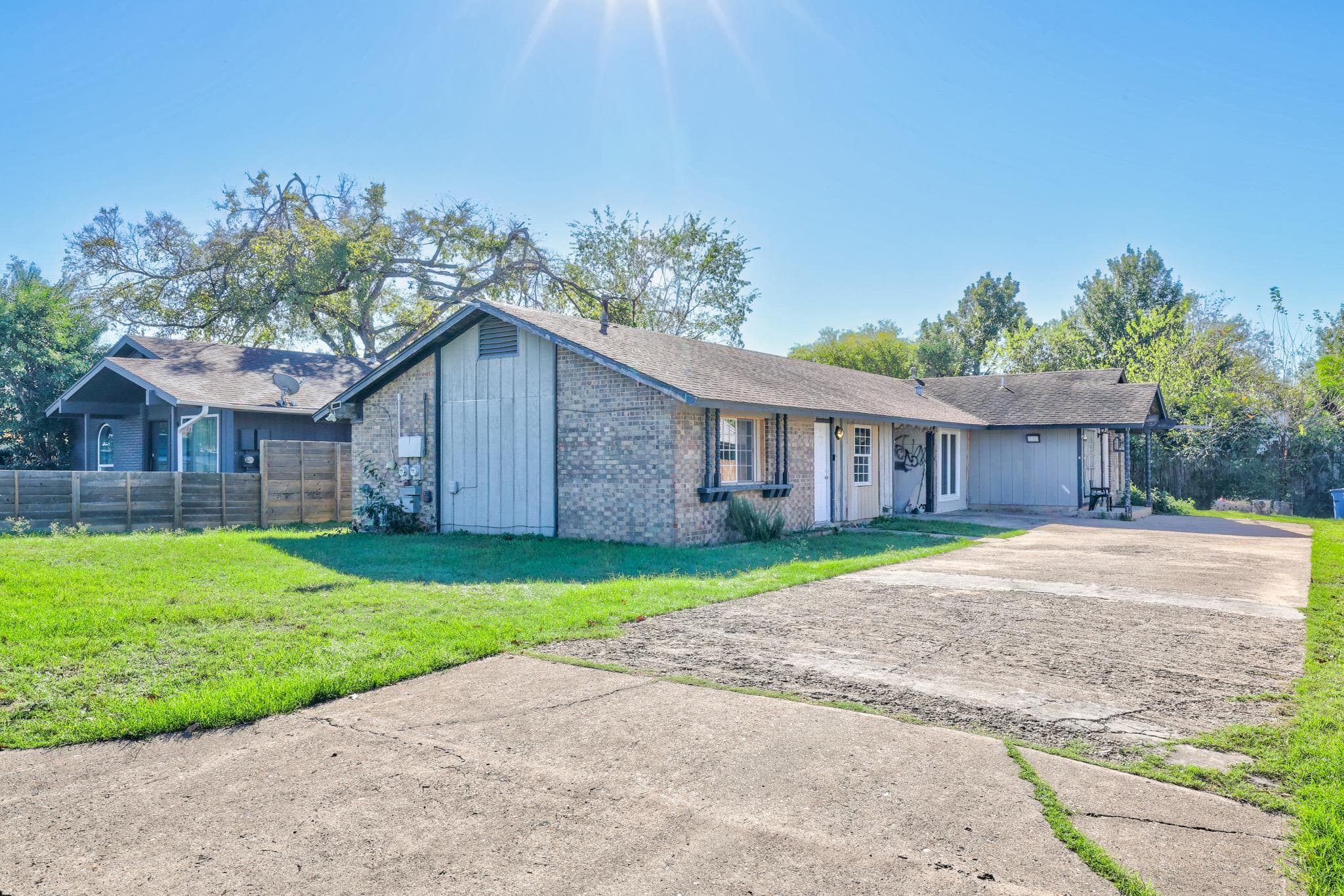 205  Liverpool Dr