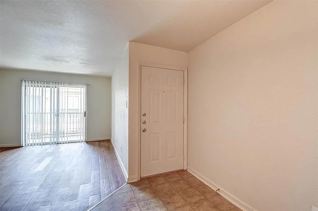 8100  Creekbend Dr  #114