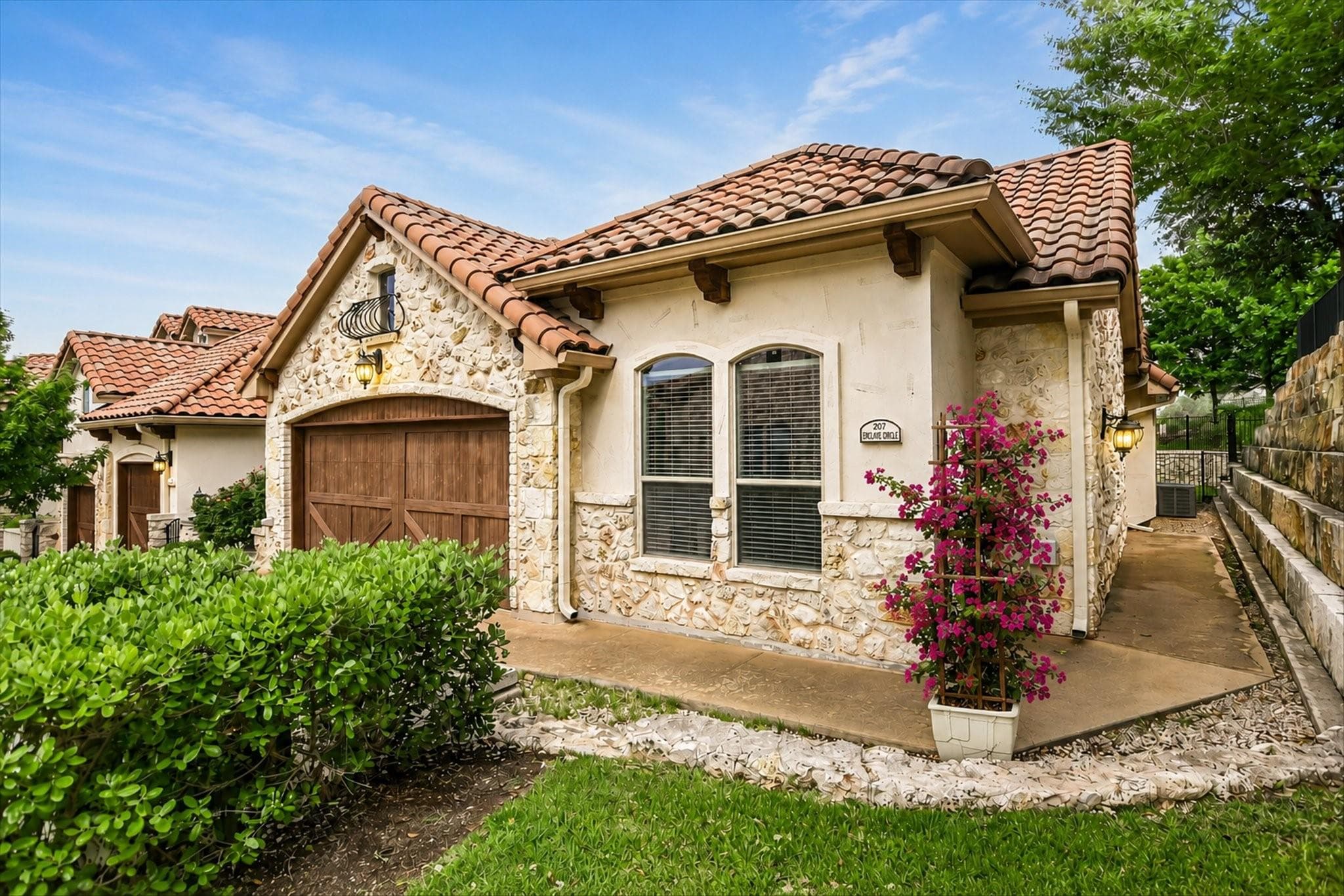 207  Enclave Cir