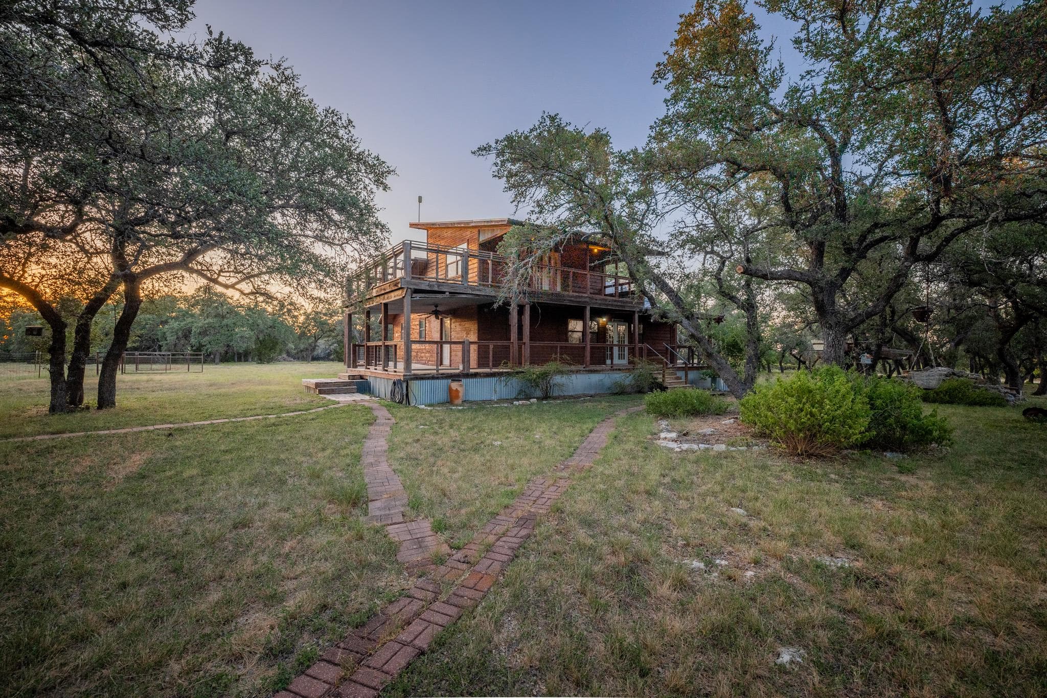140  Mountain Loop Dr