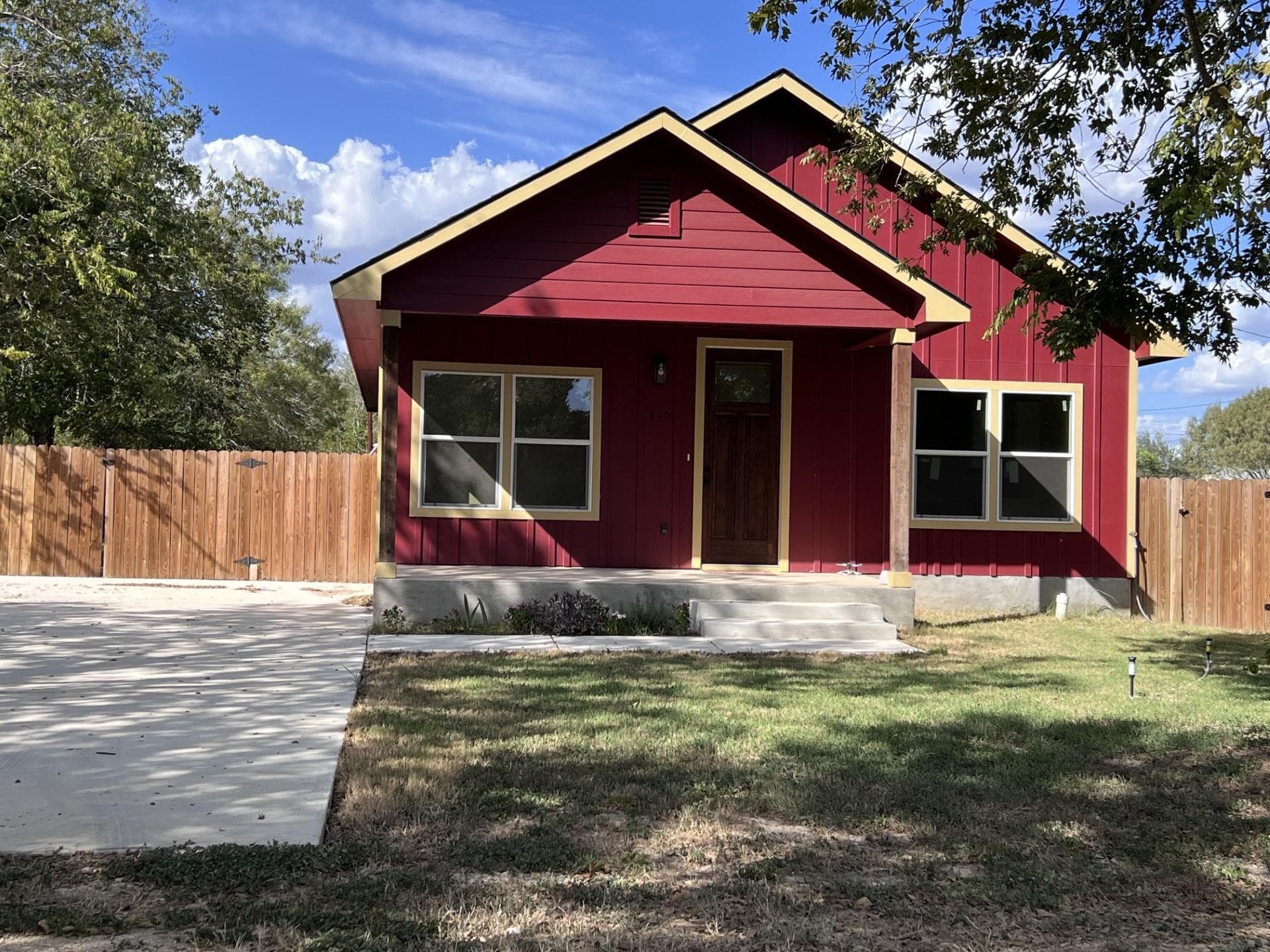 410 W Trinity St