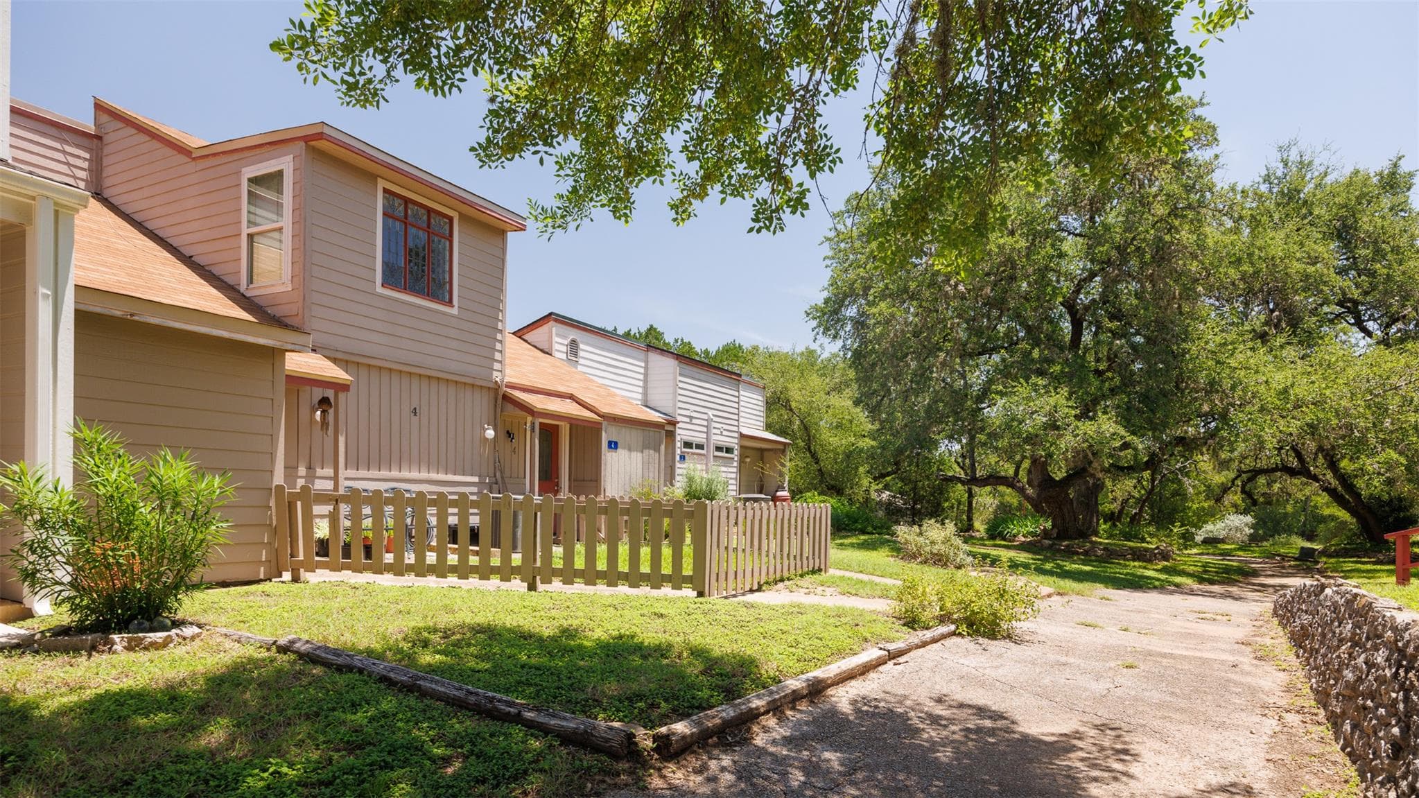 4 Townhouse Cir