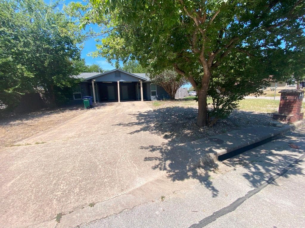 3411  Lynridge Dr  #B