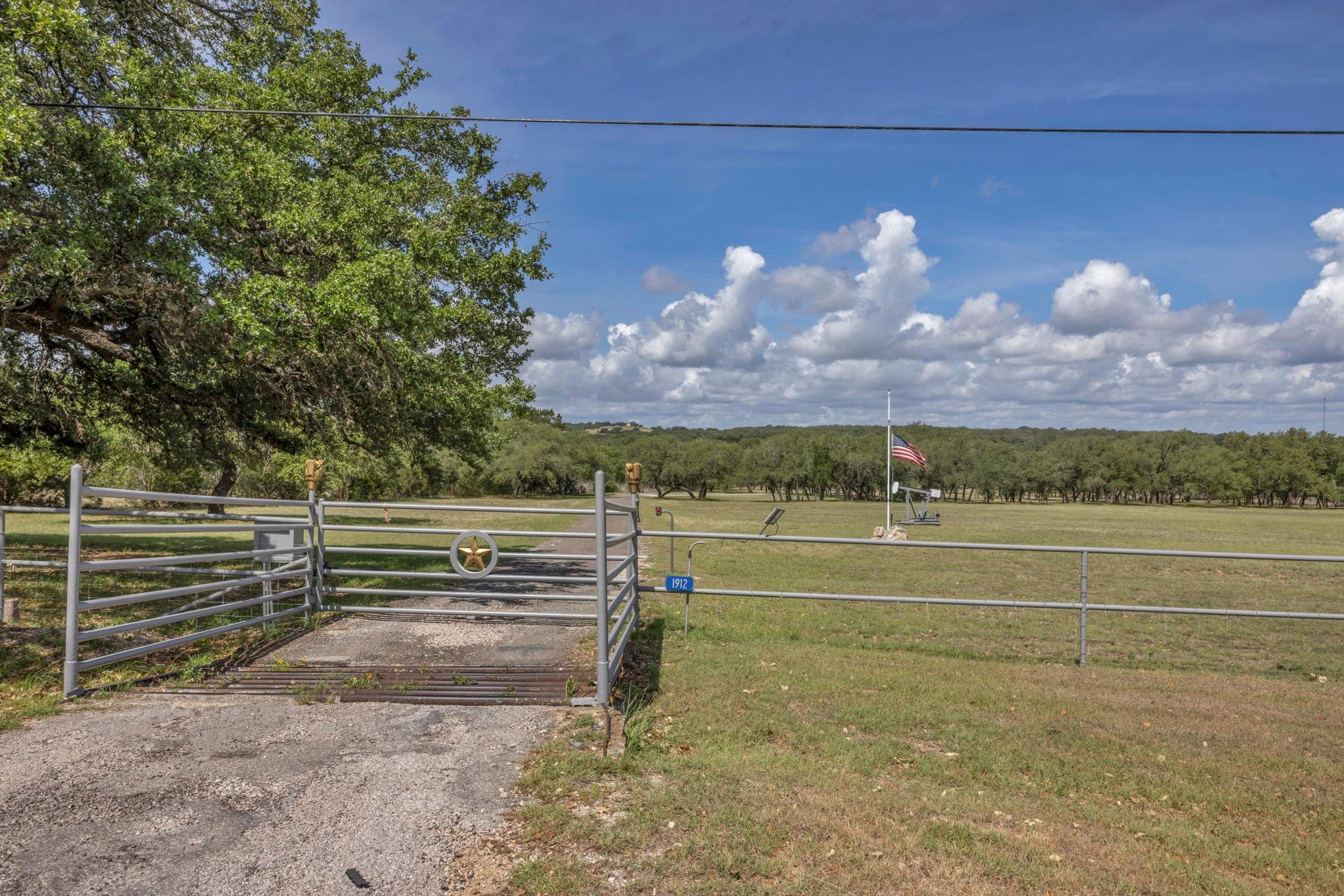 1912 S Us Highway 281 Hwy