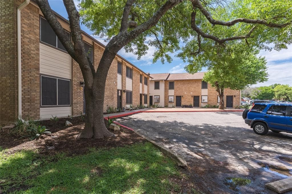 1207 Southport Dr #106