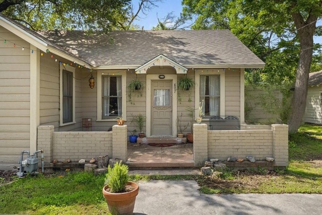 807  Cecelia St