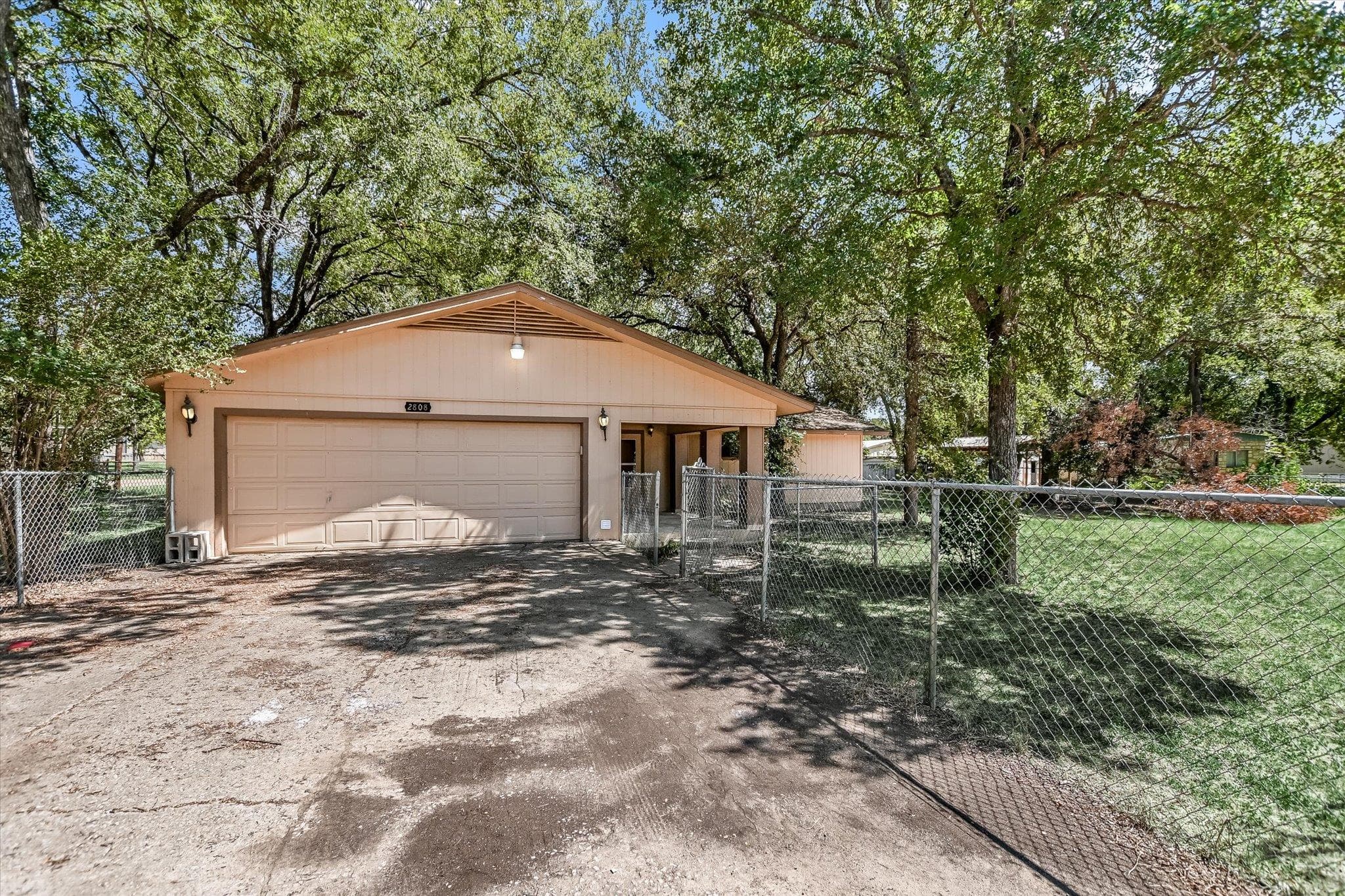 2808  Kings Circle Dr