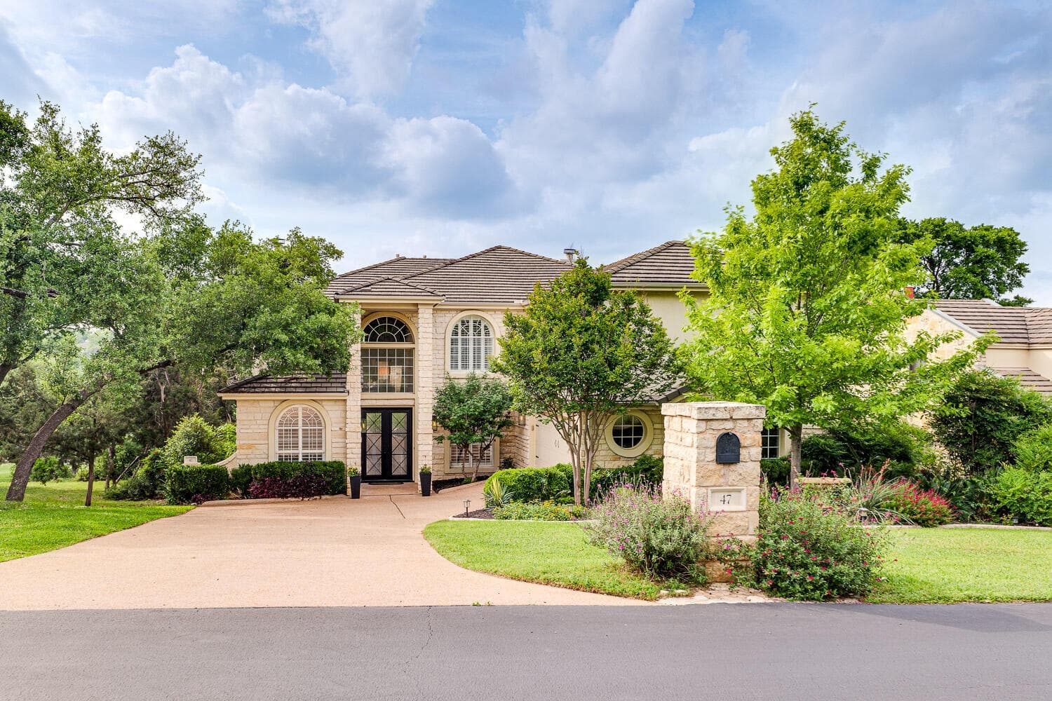 47  WATERFALL Dr