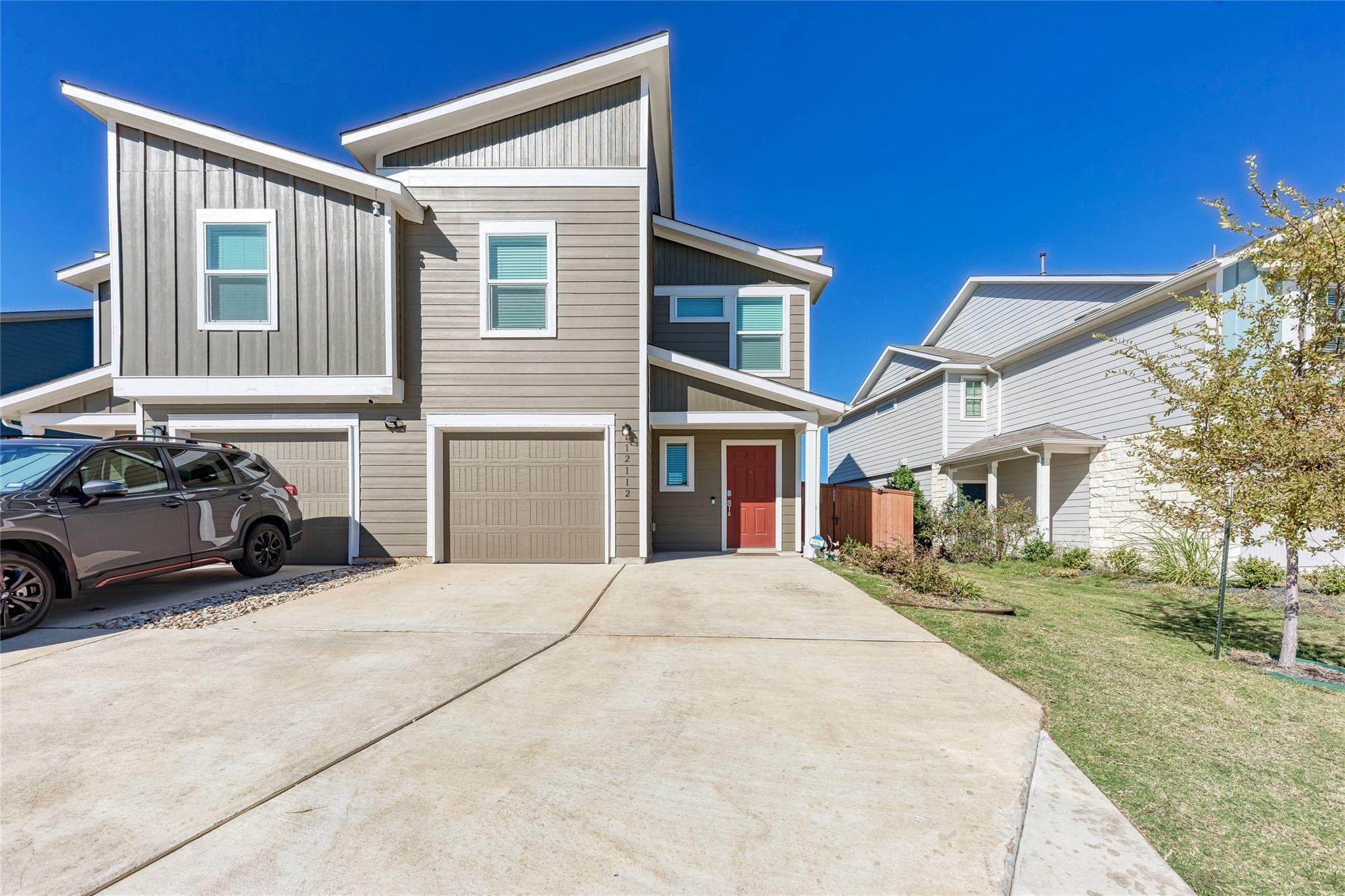 12112 Scarlet Sleeve Way