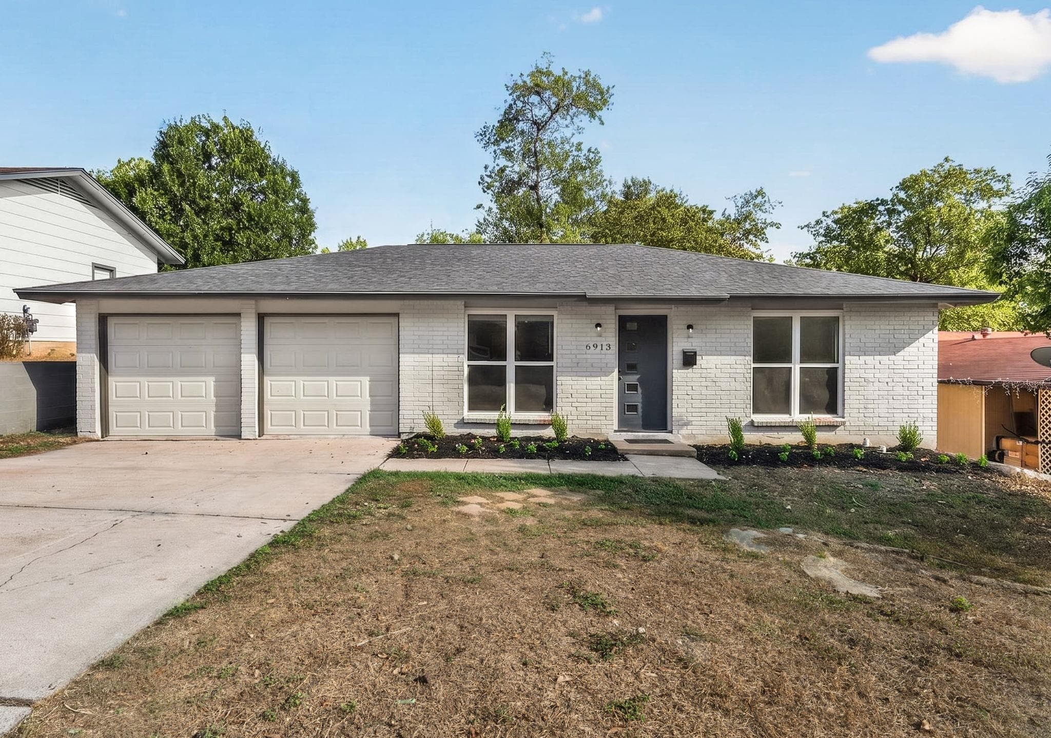 6913  La Salle Dr