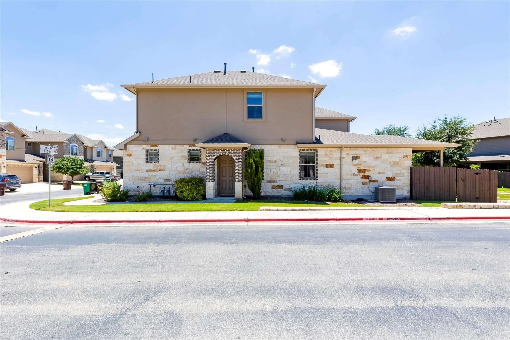 2880 Donnell Dr #1704