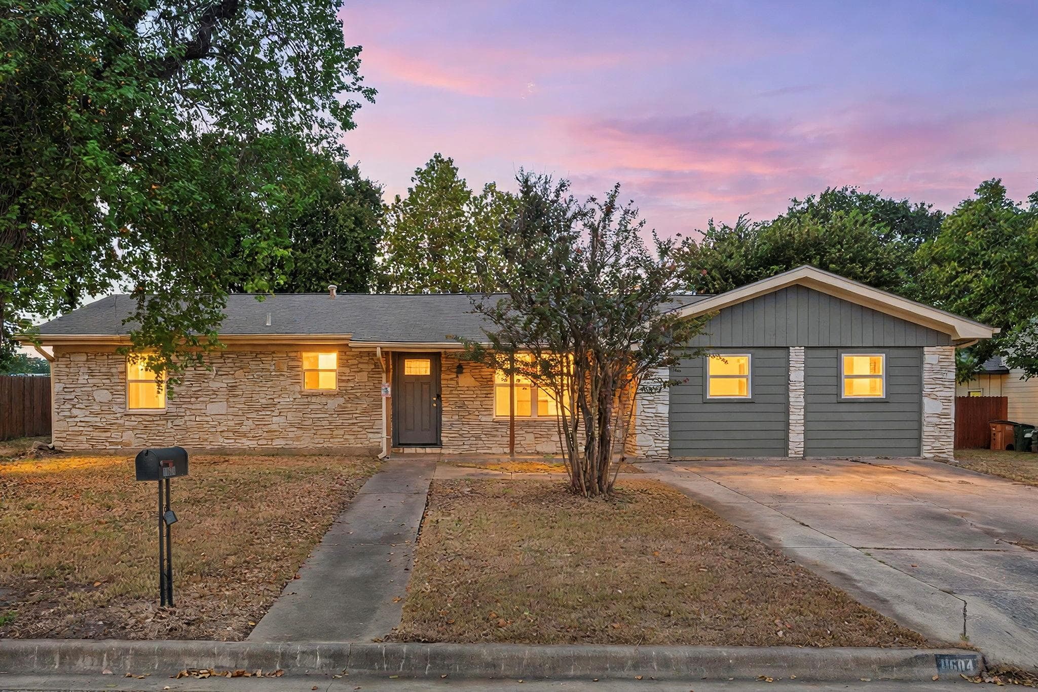 11604 N Oaks Dr