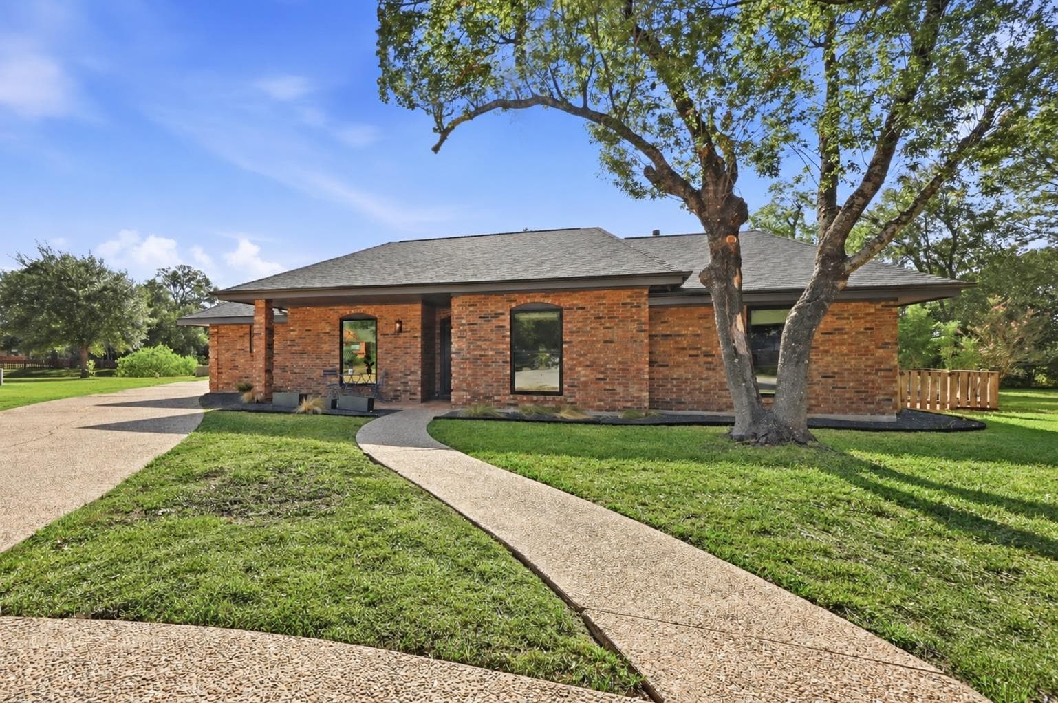 5000 Desert Oak Cir