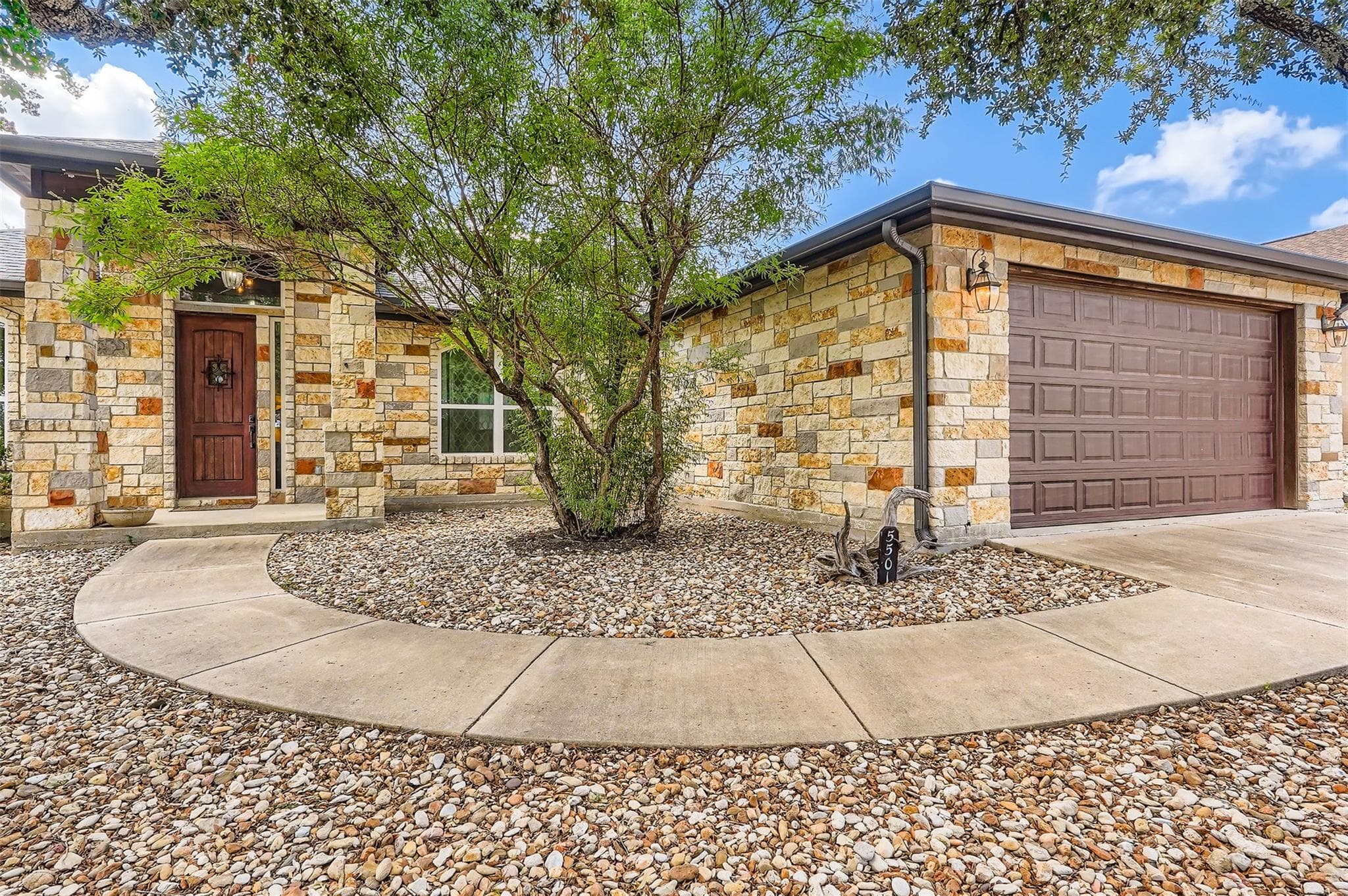 5501  Hitching Post None