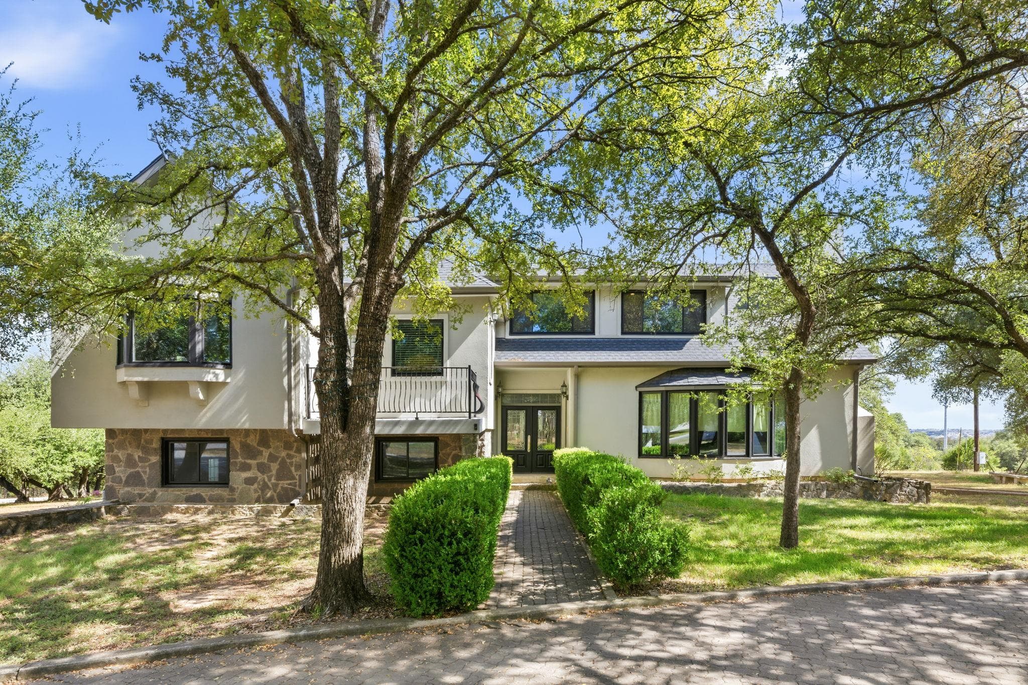 601  Winding Oak Dr