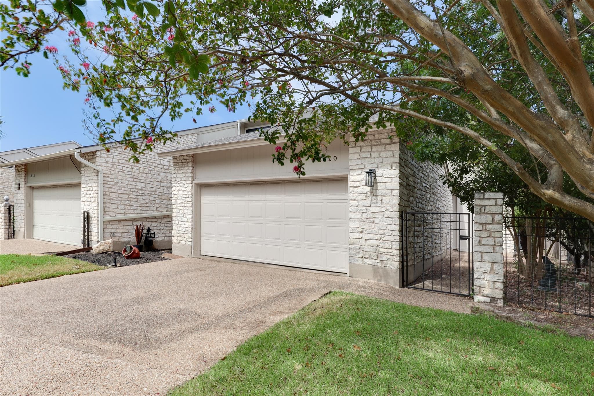 8120  Meandering Way
