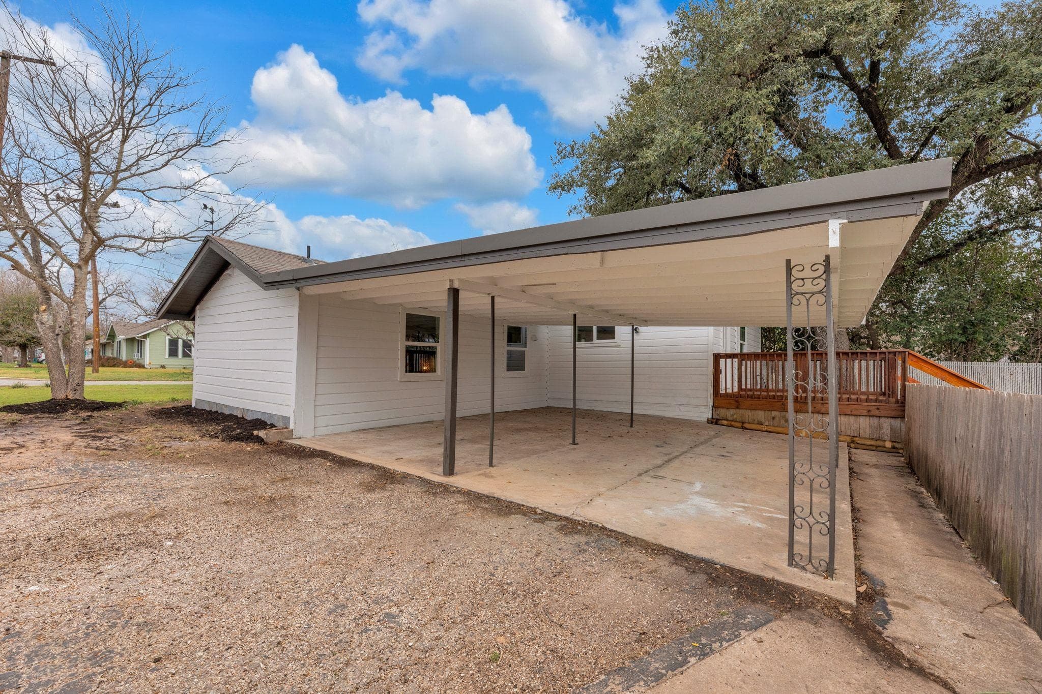 1709  Cecelia St