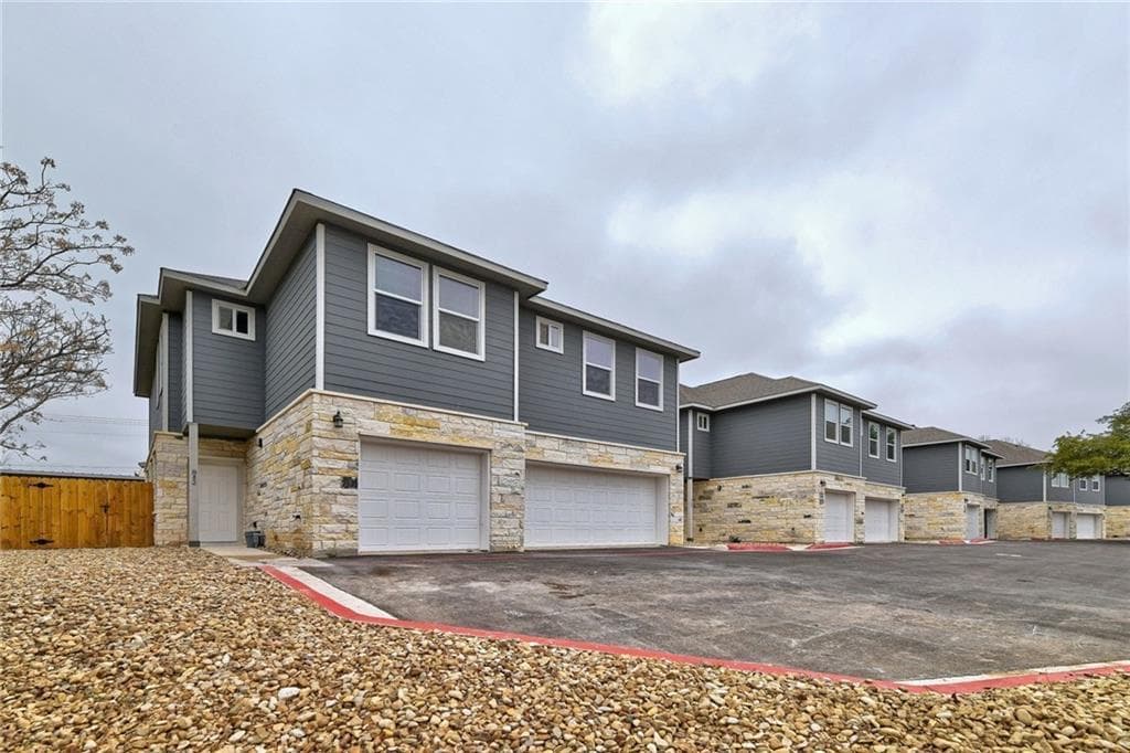 906 Quartz Ct #302